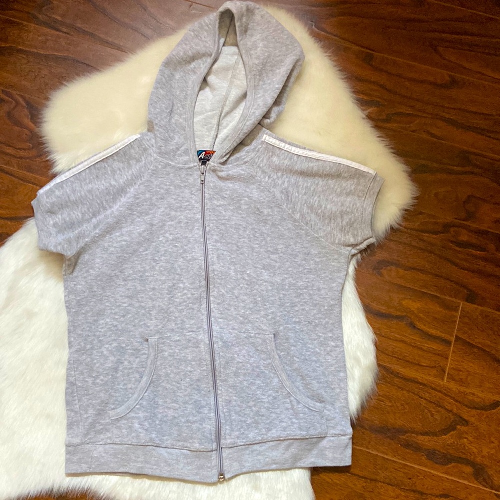 Heather gray French terry short sleeve hoodie in size L.